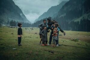 Little explorers in the valley
